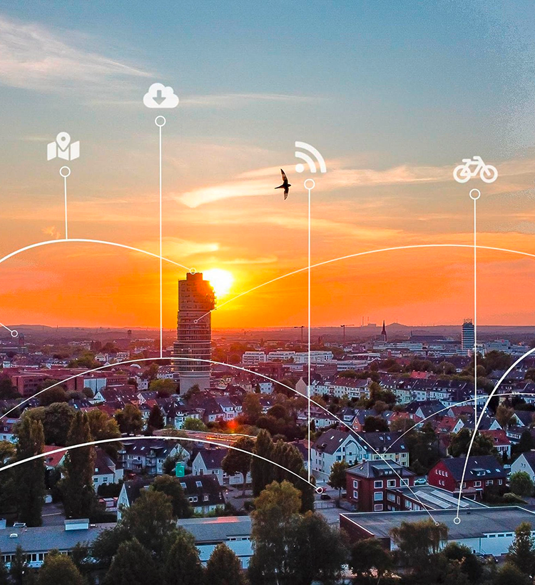 Blick auf Bochum bei Sonnenuntergang mit digitalen Icons, die Vernetzung symbolisieren